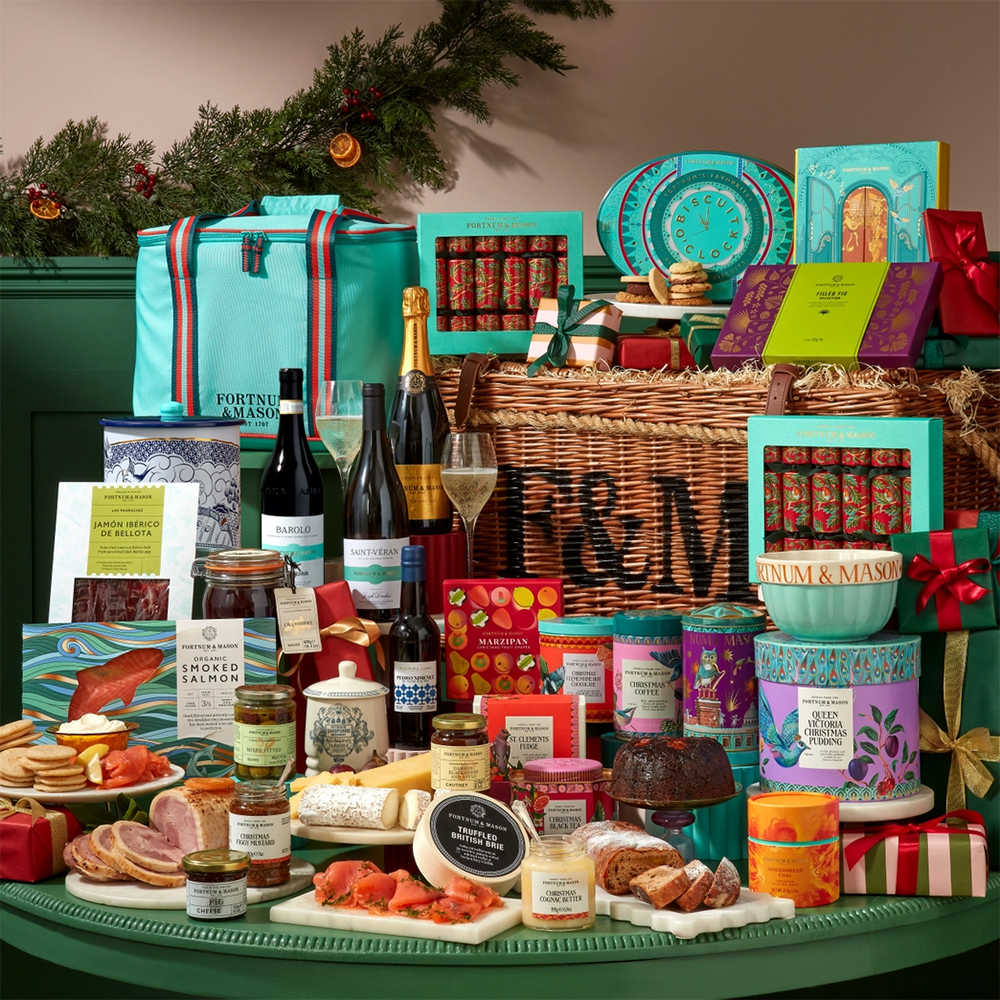 FORTNUM AND MASON 'THE CHRISTMAS FEAST HAMPER' DELIVERY WC 17/12 #1