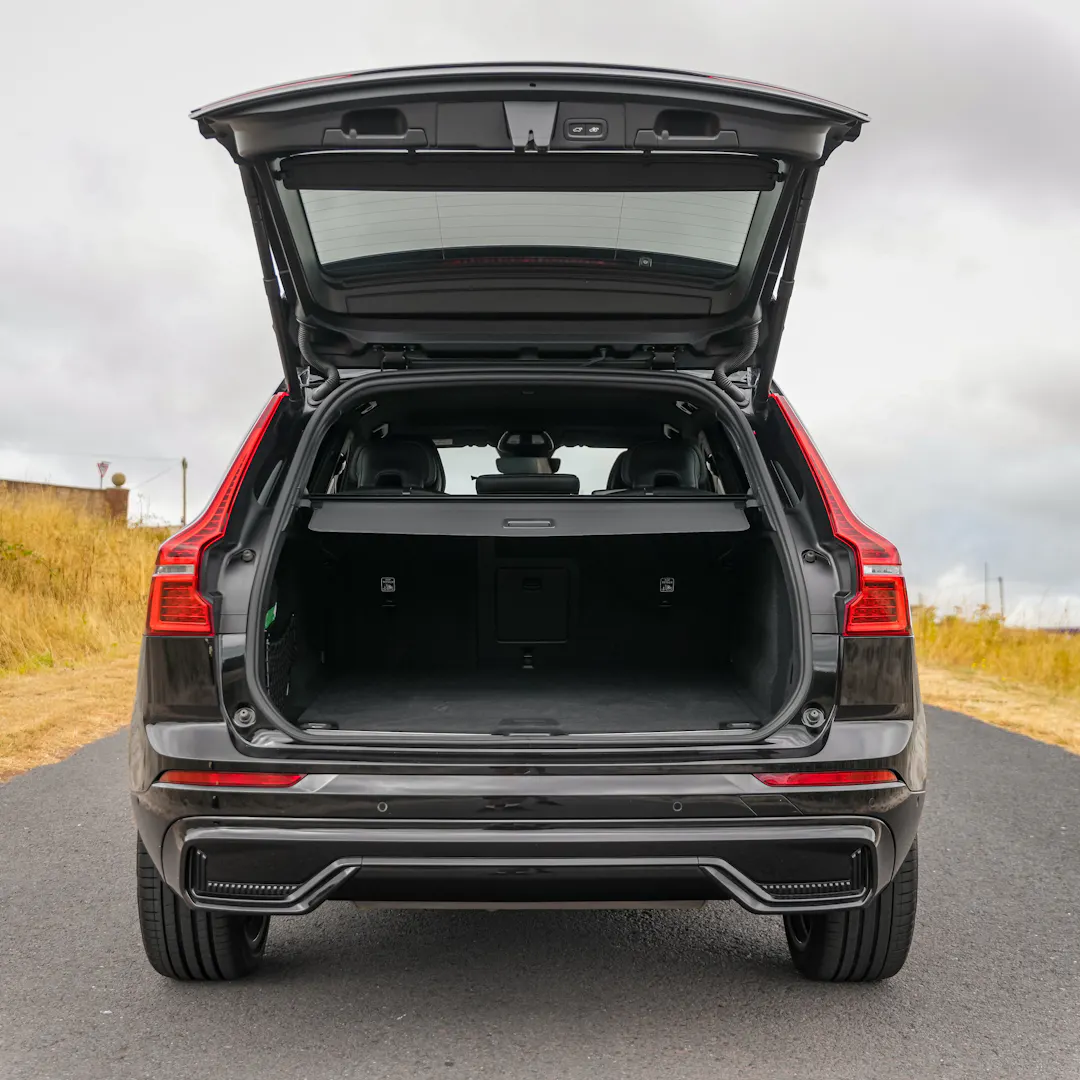 2025 VOLVO XC60 BLACK EDITION B5 AWD + £2,000