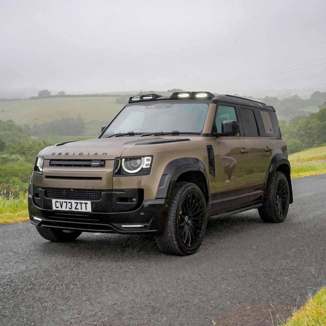 2024 Land Rover Defender 110 Obsidian + £5000