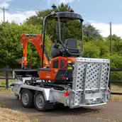Kubota digger and trailer — view 2