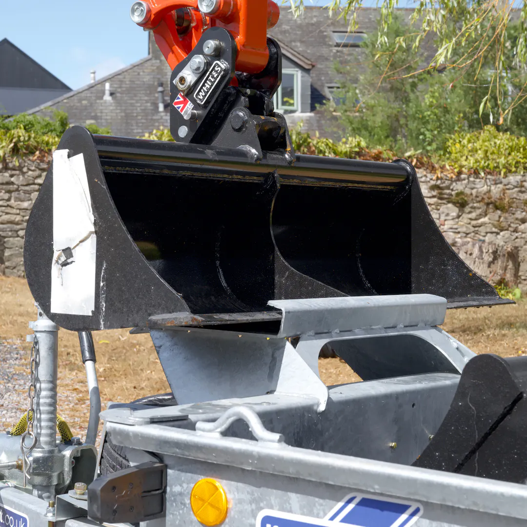 Kubota digger and trailer — supporting view 10