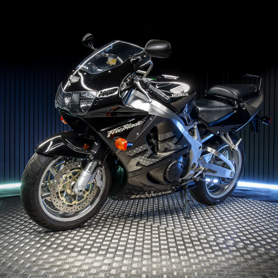 1999 CBR900RR FIREBLADE RRW — Honda Fireblade black - S711AAF-01.jpeg