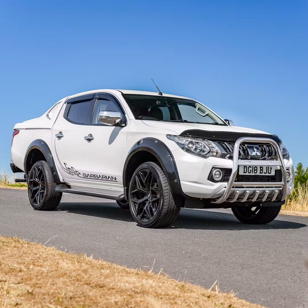 2018 MITSUBISHI L200 Pickup Double Cab + £1,000 — exterior image 2