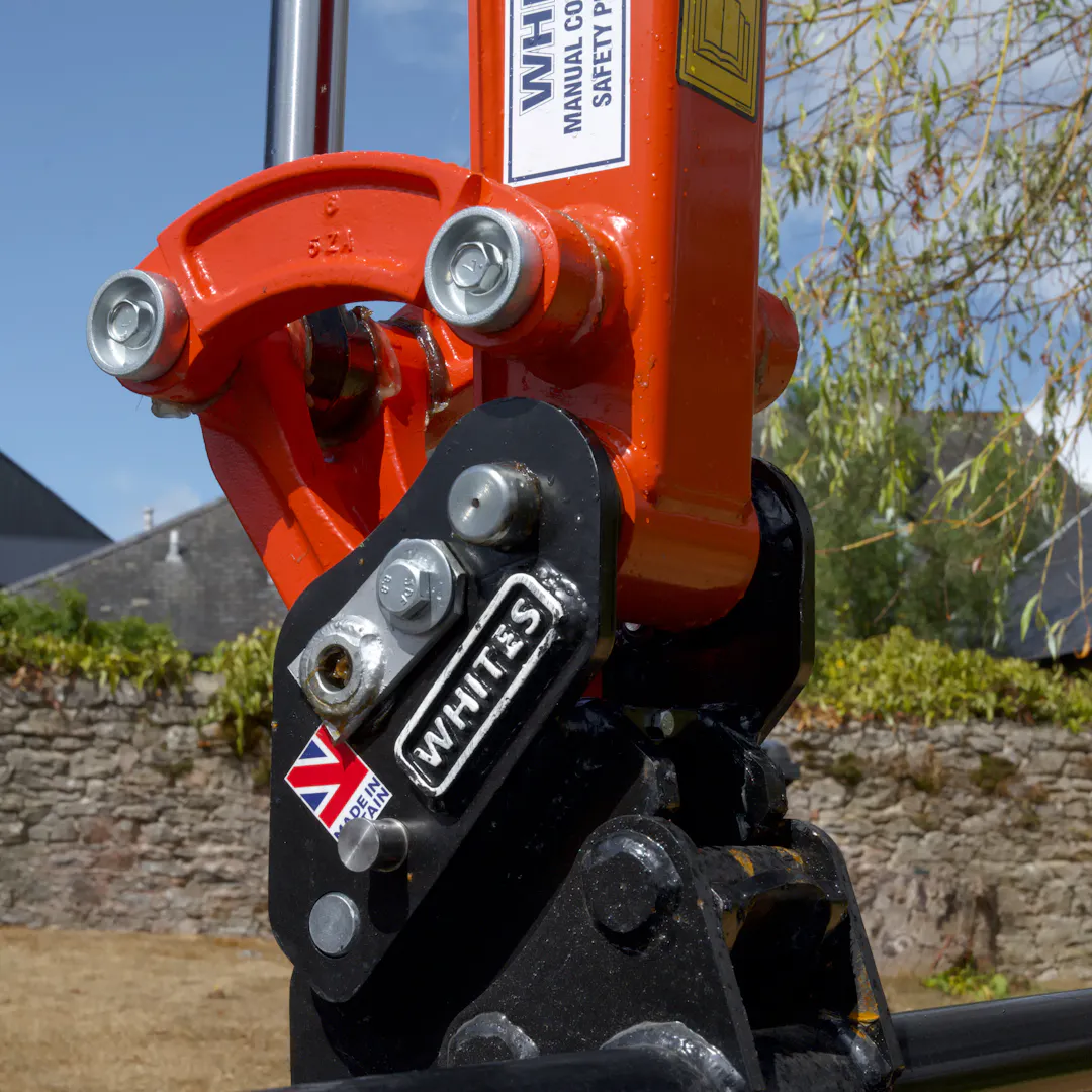 Kubota digger and trailer — supporting view 12