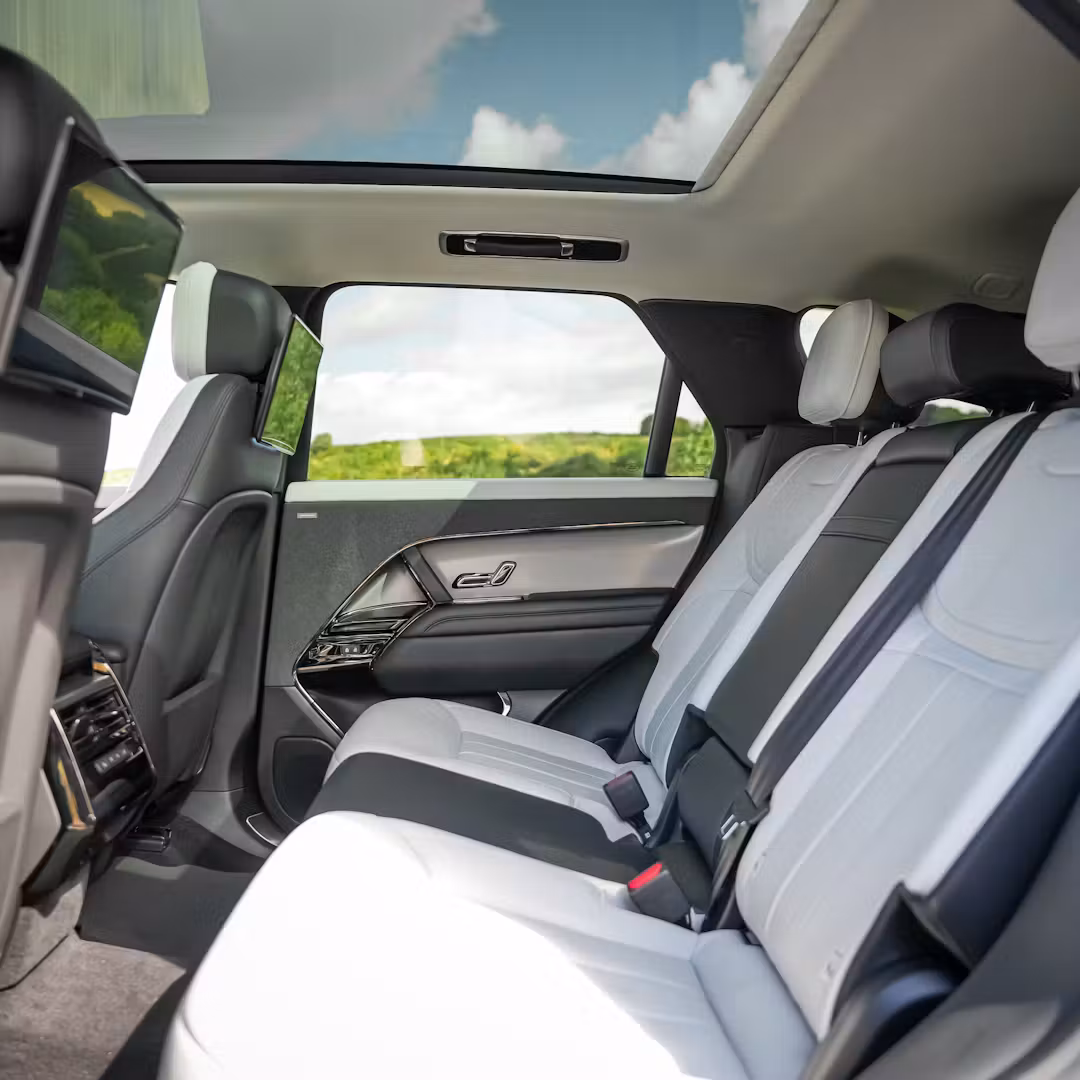 2023 RANGE ROVER SPORT D300 DYNAMIC SE + £5,000 OR £45,000 — Range Rover Sport - FX23SLV-14.JPG