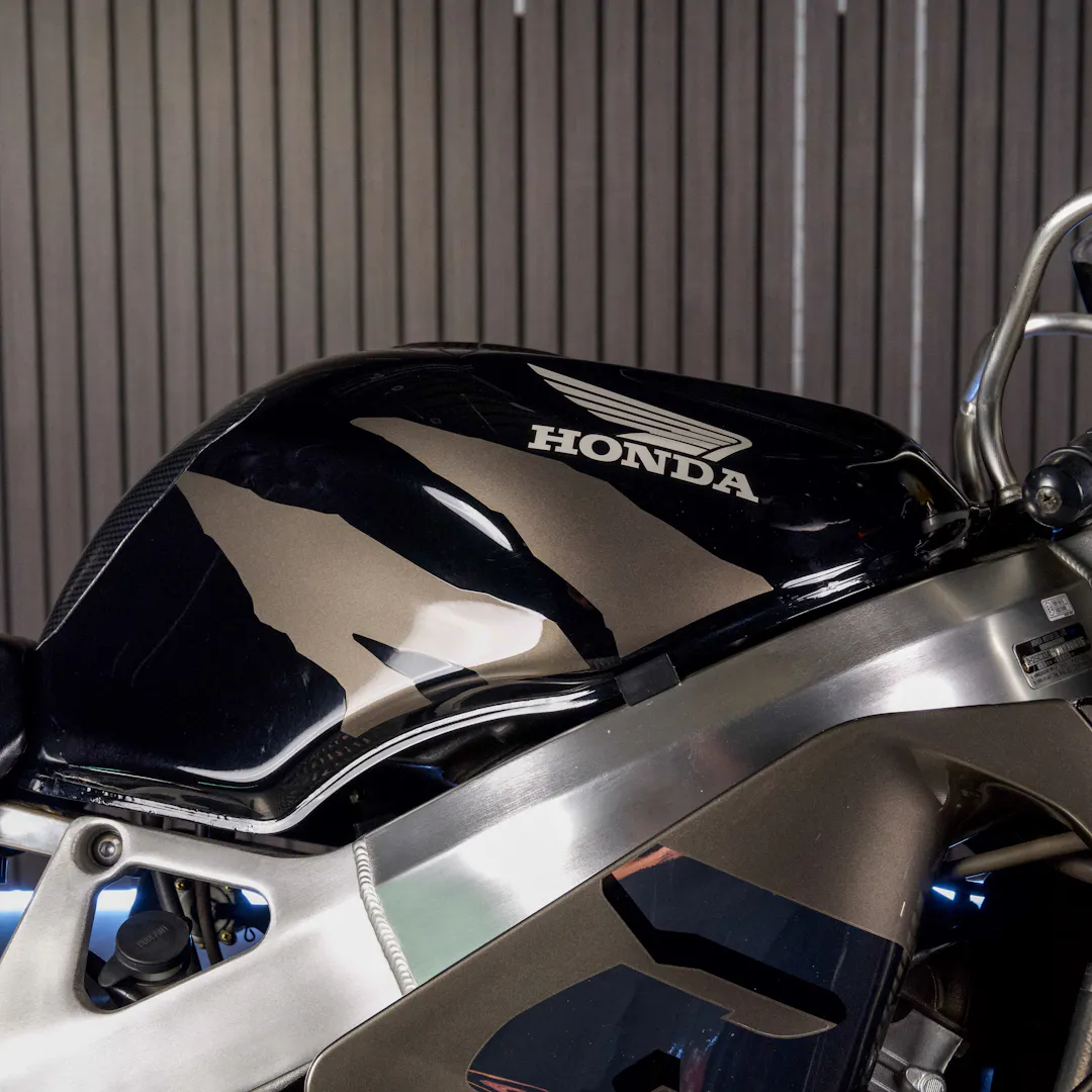 1999 CBR900RR FIREBLADE RRW — Honda Fireblade black - S711AAF-07.jpeg
