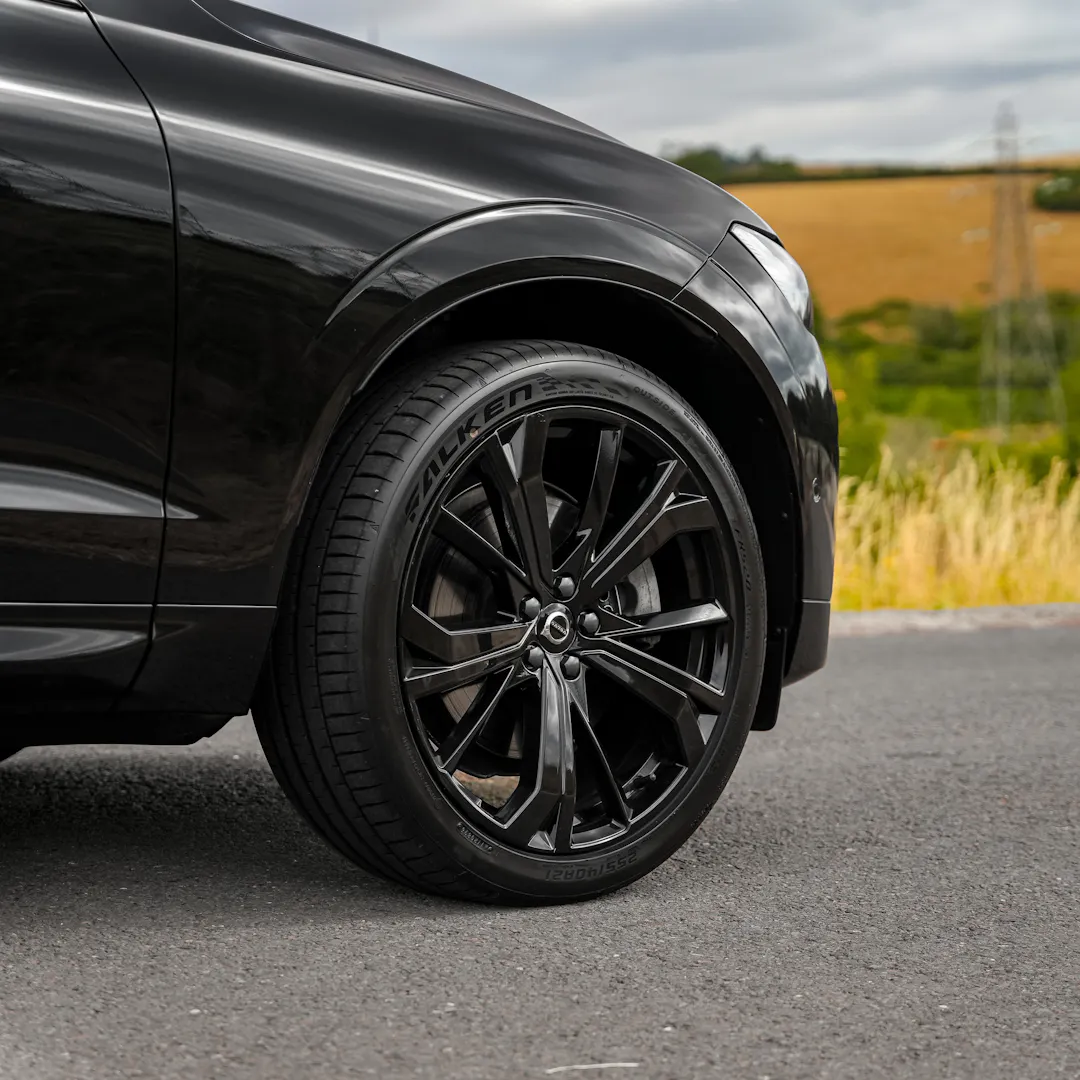 2025 VOLVO XC60 BLACK EDITION B5 AWD + £2,000