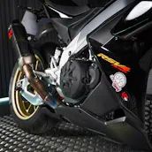 2023 APRILIA RSV4 1100 FACTORY + £1,000 gallery image