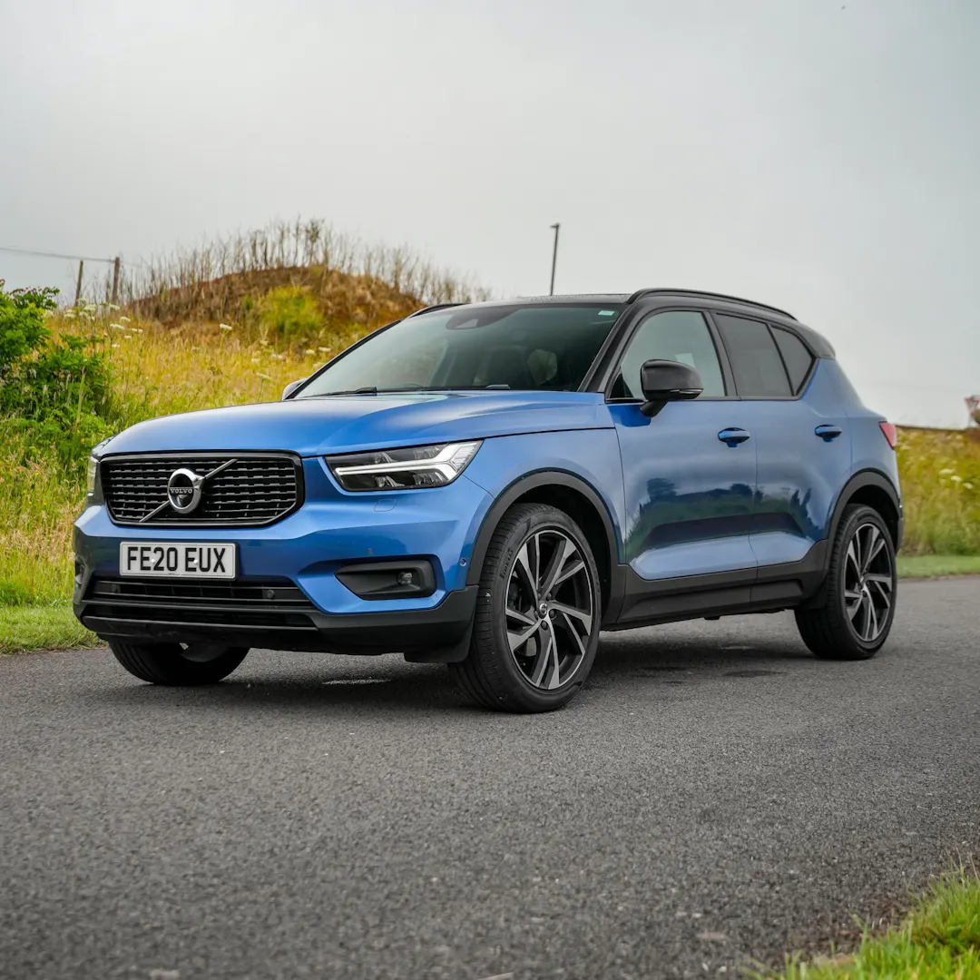 2020 VOLVO XC40 R-DESIGN PRO T4 + £1000