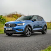 2020 VOLVO XC40 R-DESIGN PRO T4 + £1000