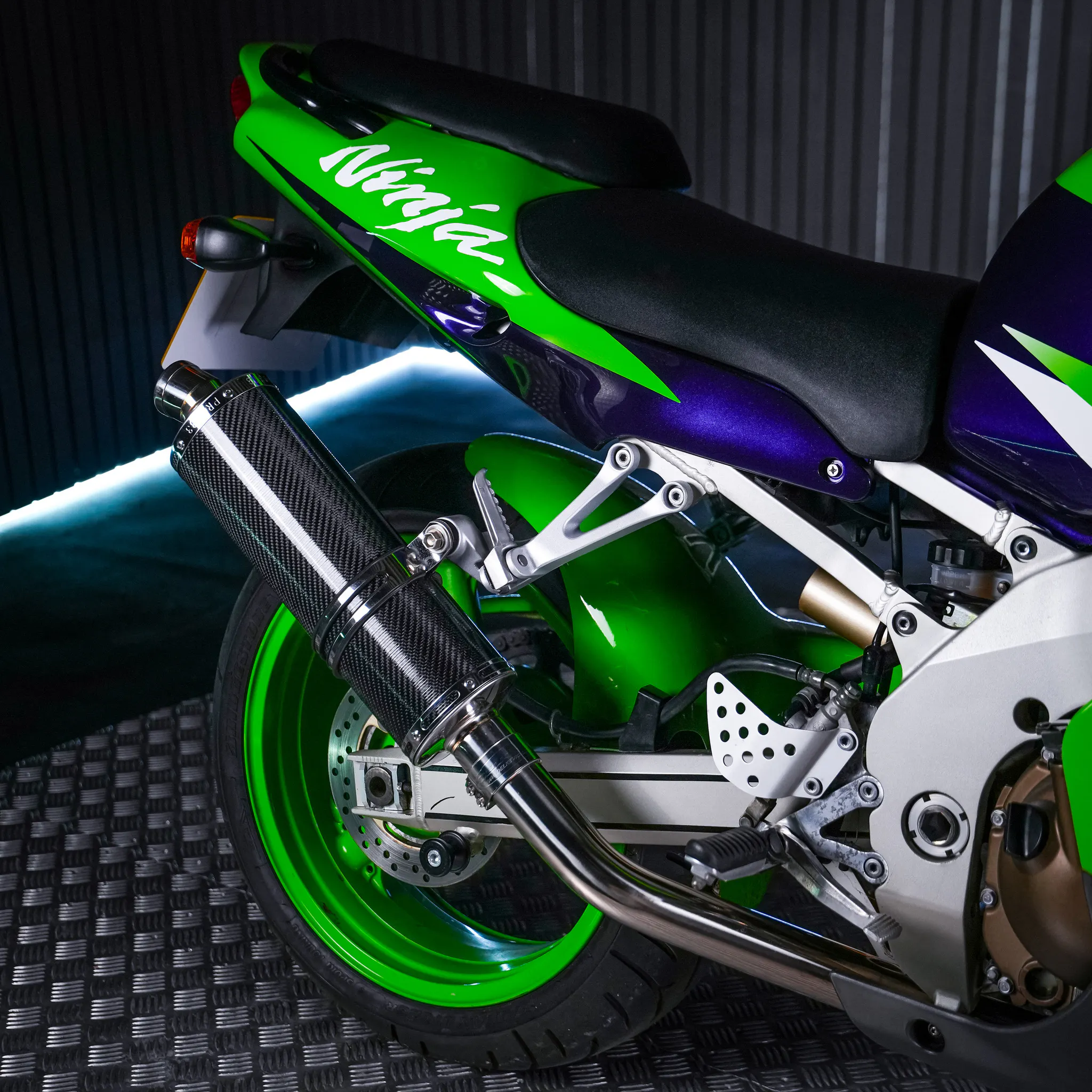 Win 2000 KAWASAKI ZX900 on Rev Comps