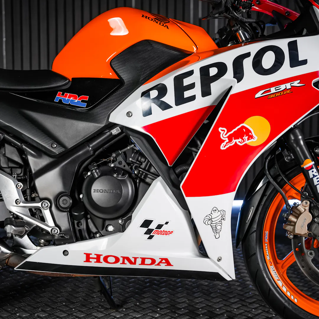 2016 REPSOL HONDA CBR300 gallery image