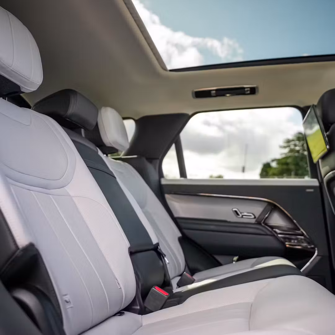 2023 RANGE ROVER SPORT D300 DYNAMIC SE + £5,000 OR £45,000 — Range Rover Sport - FX23SLV-11.JPG