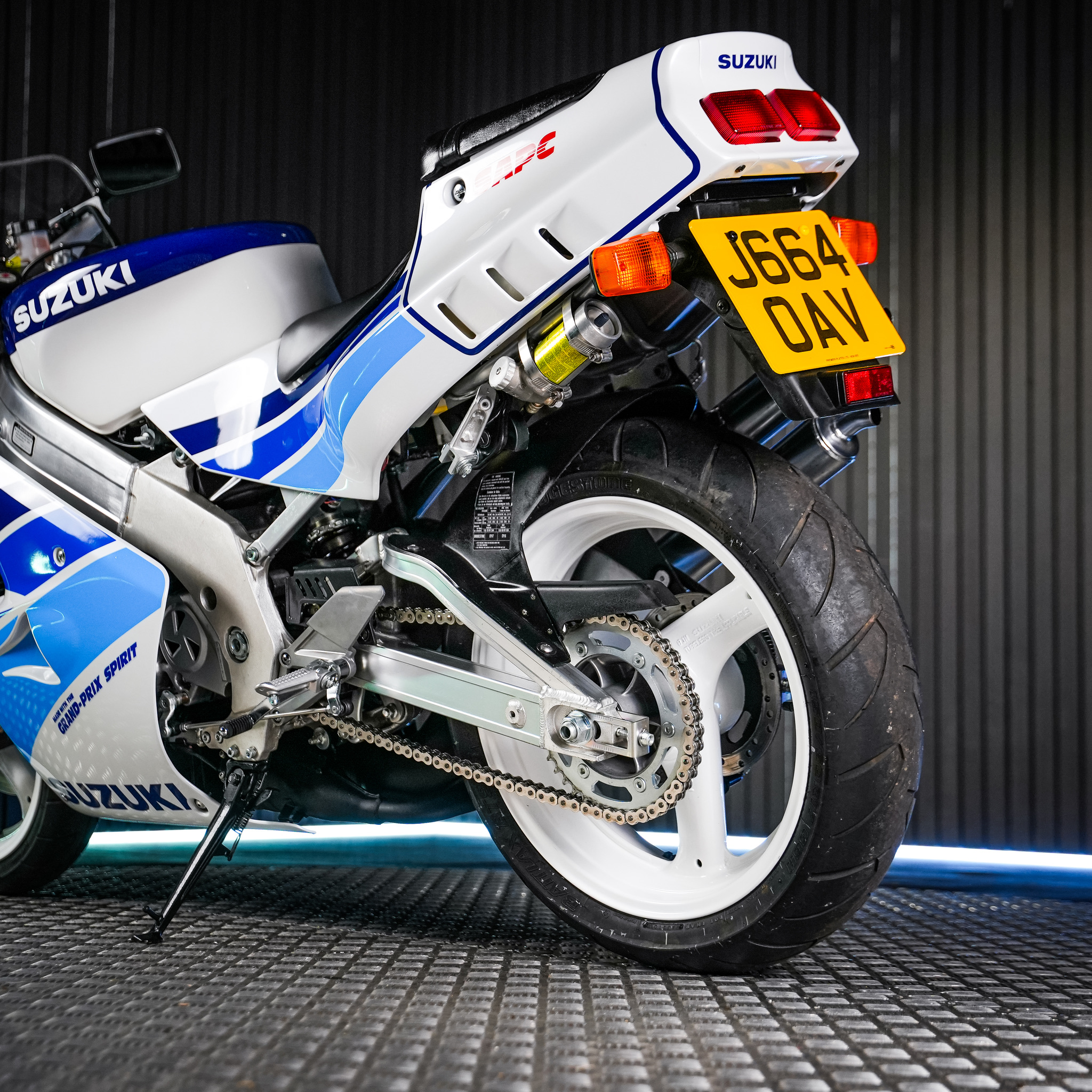 Win 1991 Suzuki RGV 250 - LOW ODDS on Rev Comps