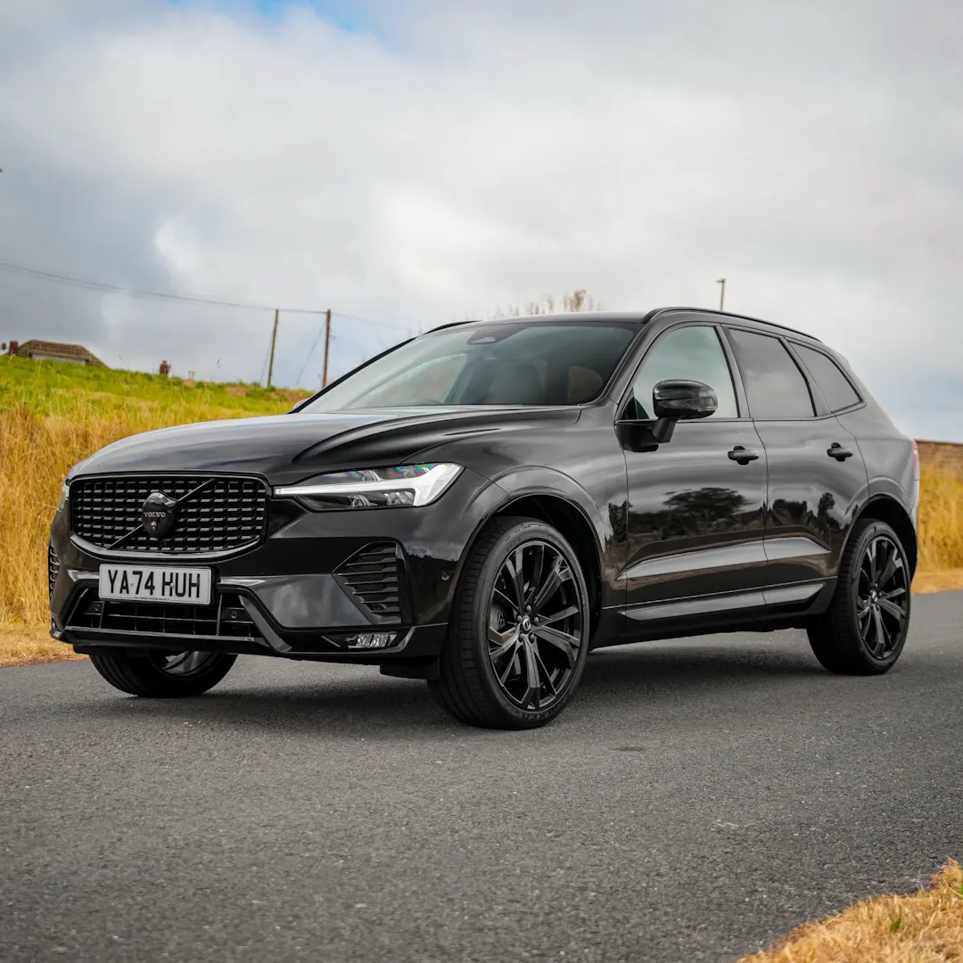 2025 VOLVO XC60 BLACK EDITION B5 AWD + £2,000
