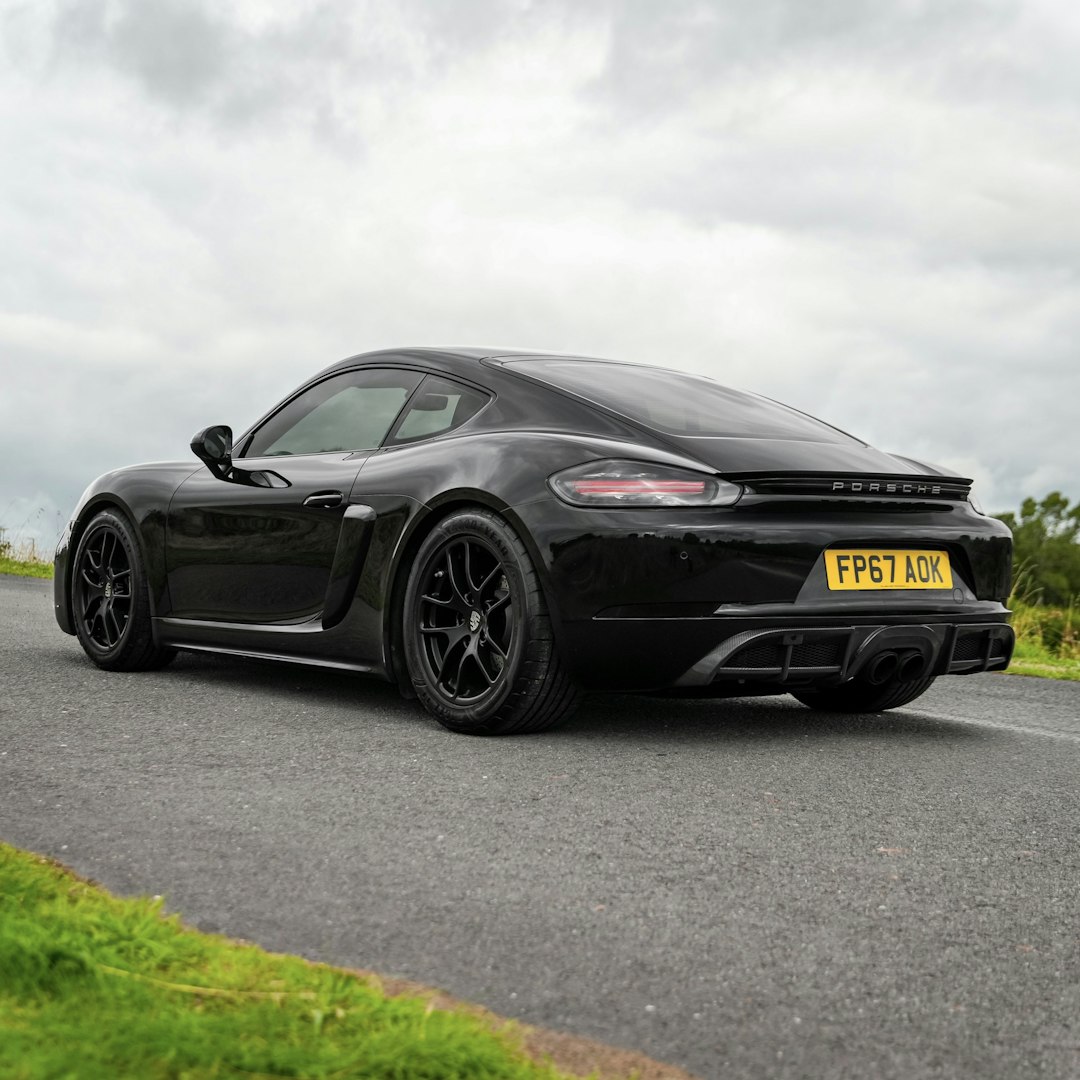 2017 PORSCHE 718 CAYMAN + £2,000