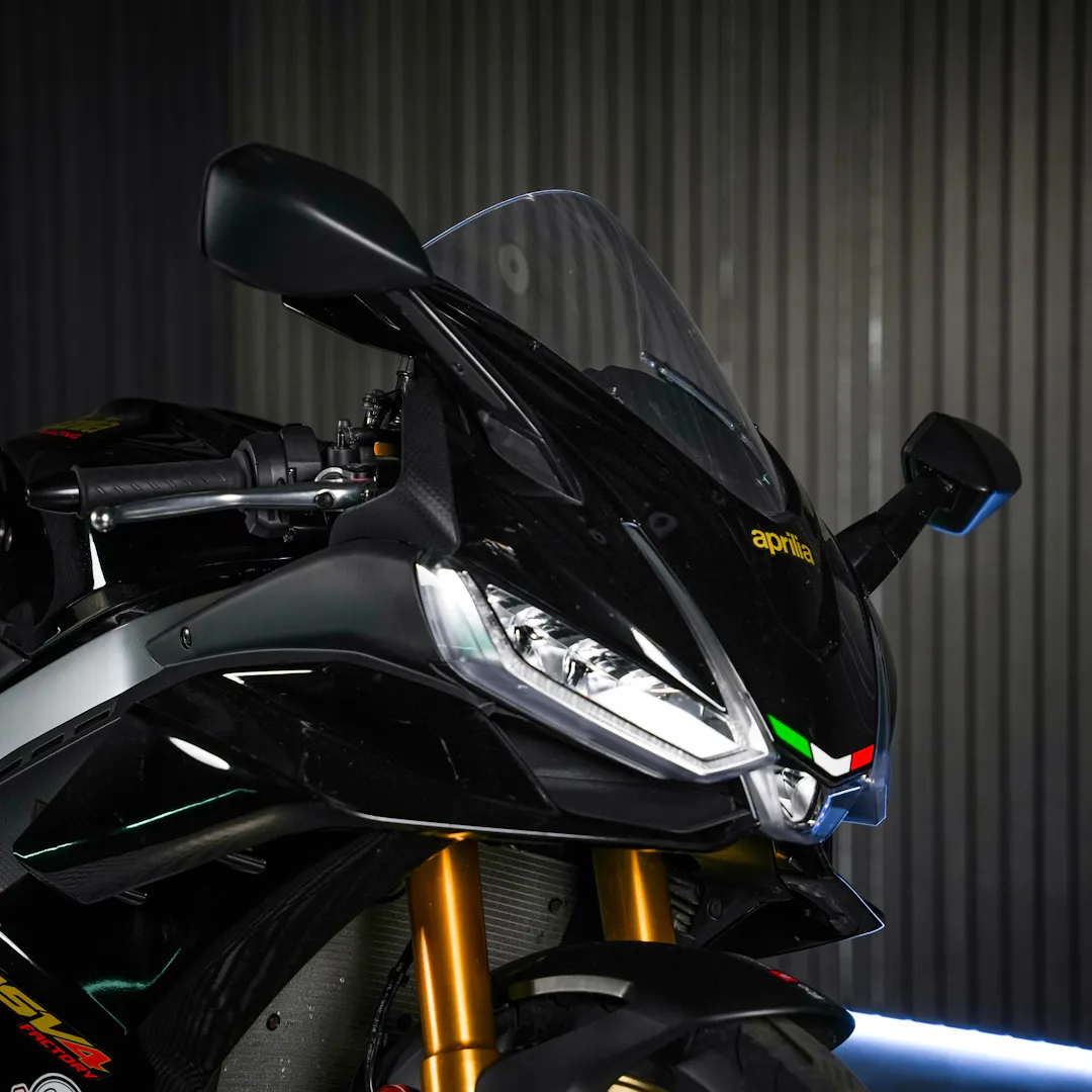 2023 APRILIA RSV4 1100 FACTORY + £1,000 gallery image