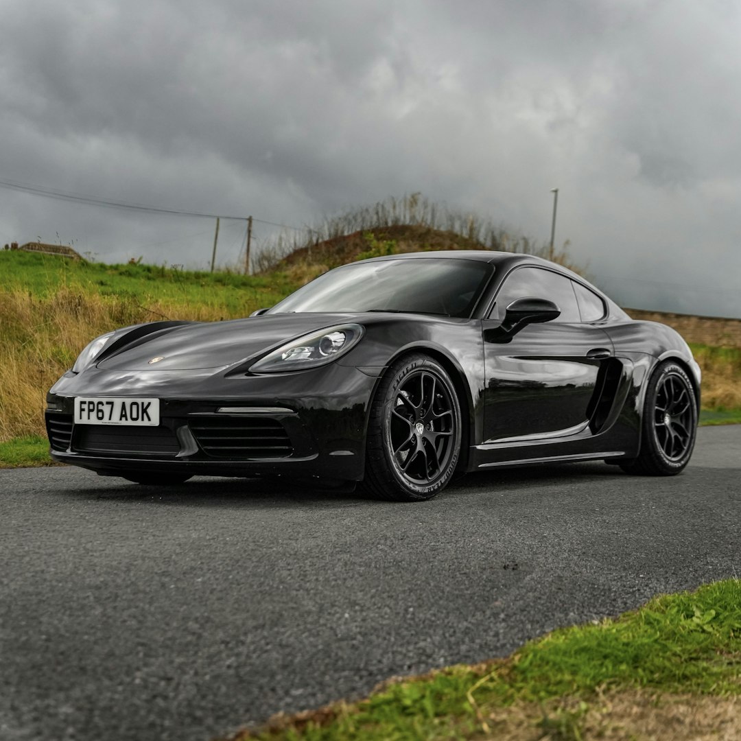 2017 PORSCHE 718 CAYMAN + £2,000