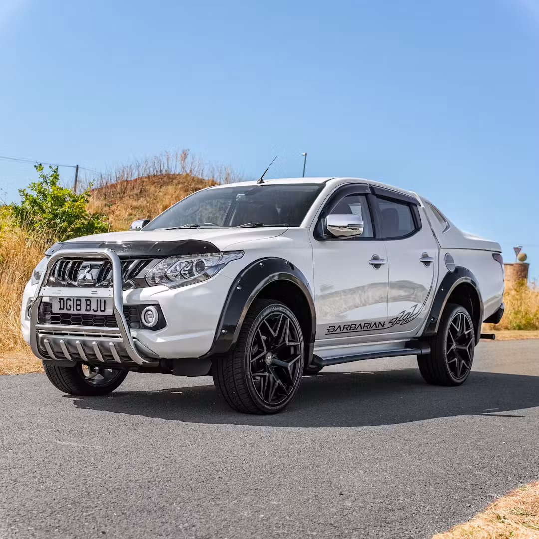 2018 MITSUBISHI L200 Pickup Double Cab + £1,000 — exterior image 4