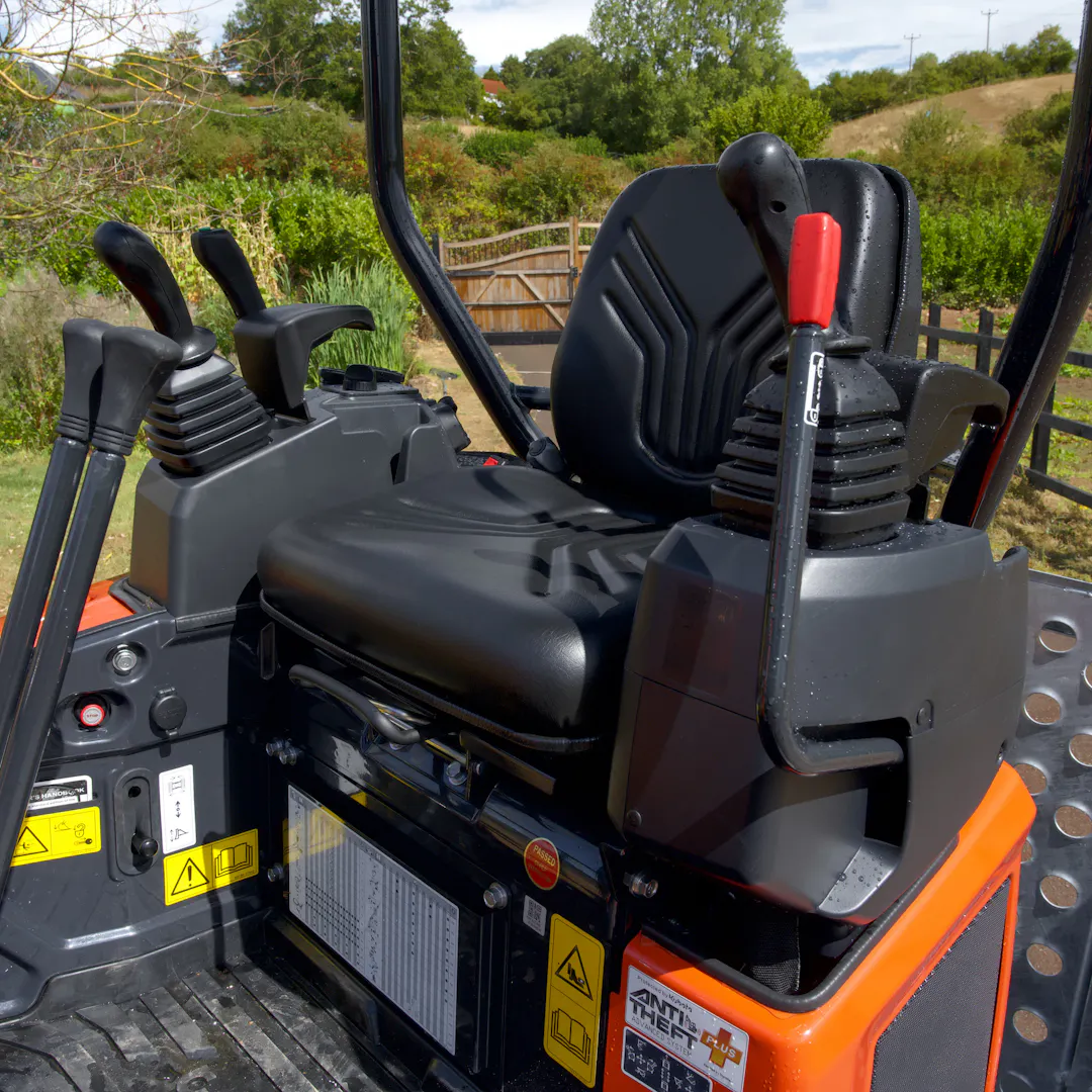 Kubota digger and trailer — supporting view 9