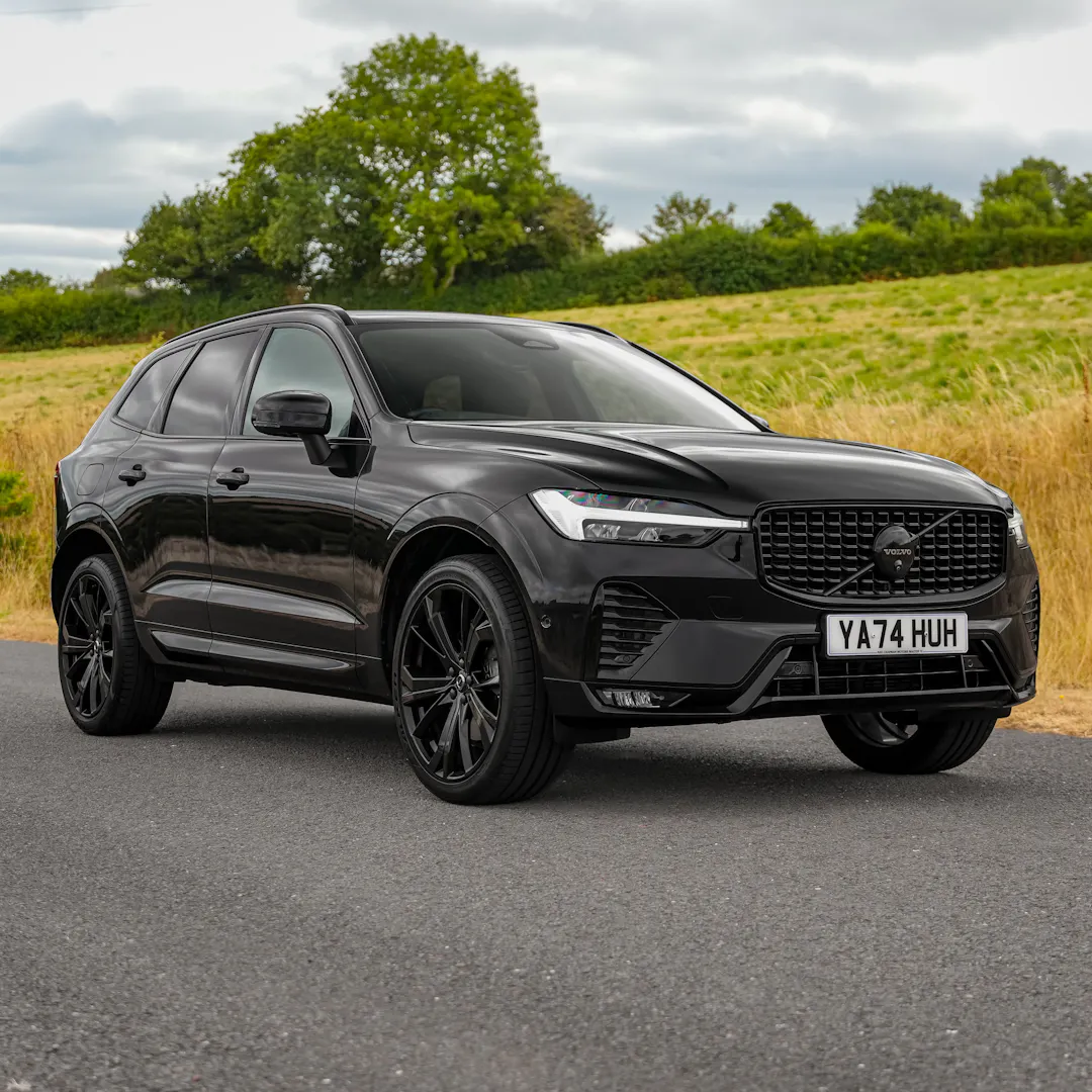 2025 VOLVO XC60 BLACK EDITION B5 AWD + £2,000