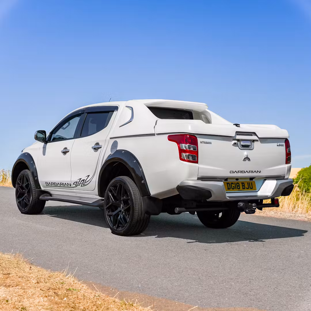 2018 MITSUBISHI L200 Pickup Double Cab + £1,000 — exterior image 7