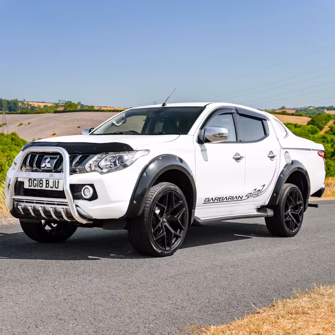 2018 MITSUBISHI L200 Pickup Double Cab + £1,000 — exterior image 5
