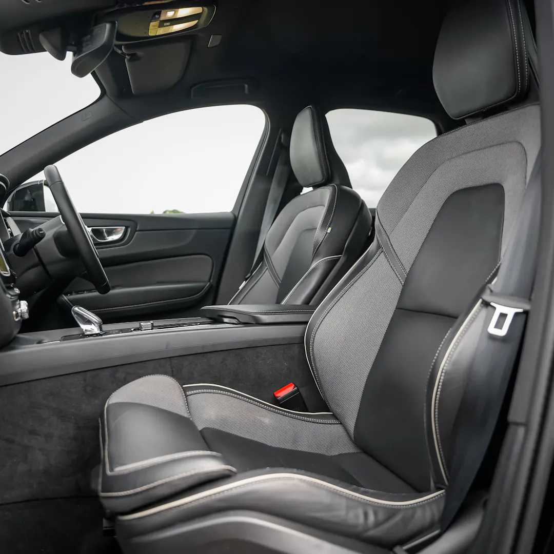 2025 VOLVO XC60 BLACK EDITION B5 AWD + £2,000