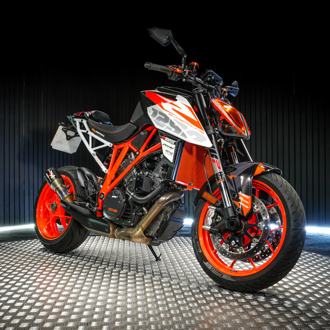 2018 KTM SUPERDUKE 1290R — Main - BD18PBU.JPG