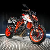 2018 KTM SUPERDUKE 1290R — Main - BD18PBU.JPG