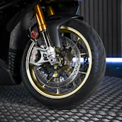 2023 APRILIA RSV4 1100 FACTORY + £1,000 gallery image
