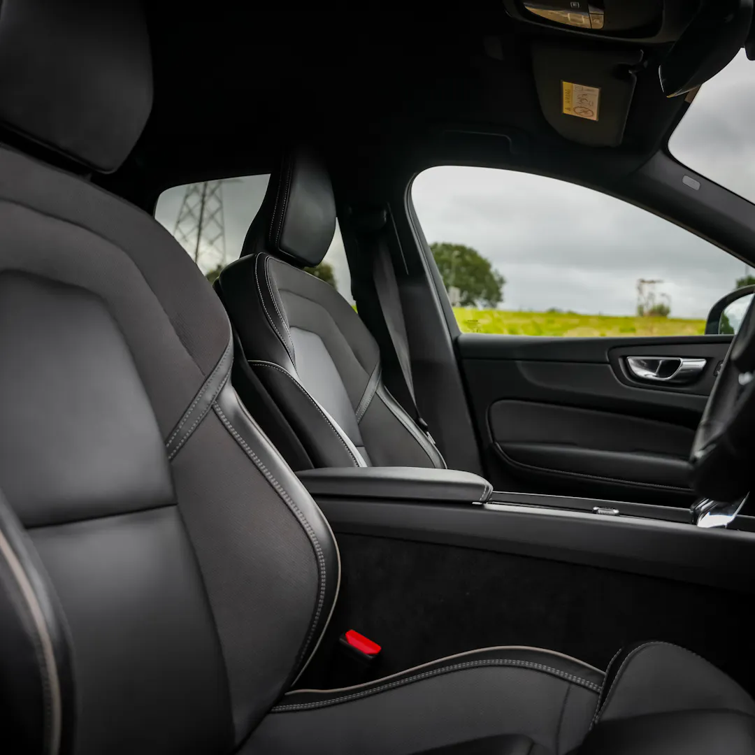 2025 VOLVO XC60 BLACK EDITION B5 AWD + £2,000