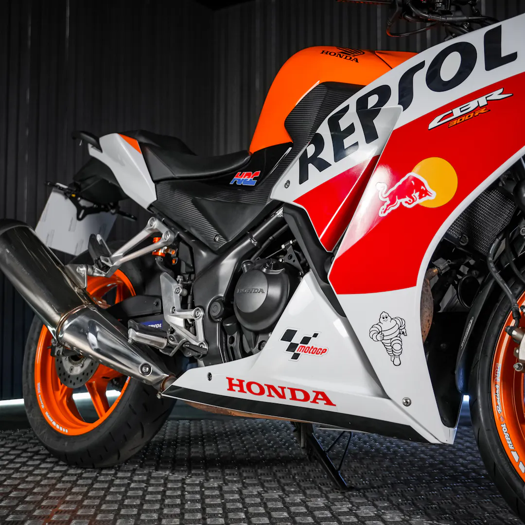 2016 REPSOL HONDA CBR300 gallery image