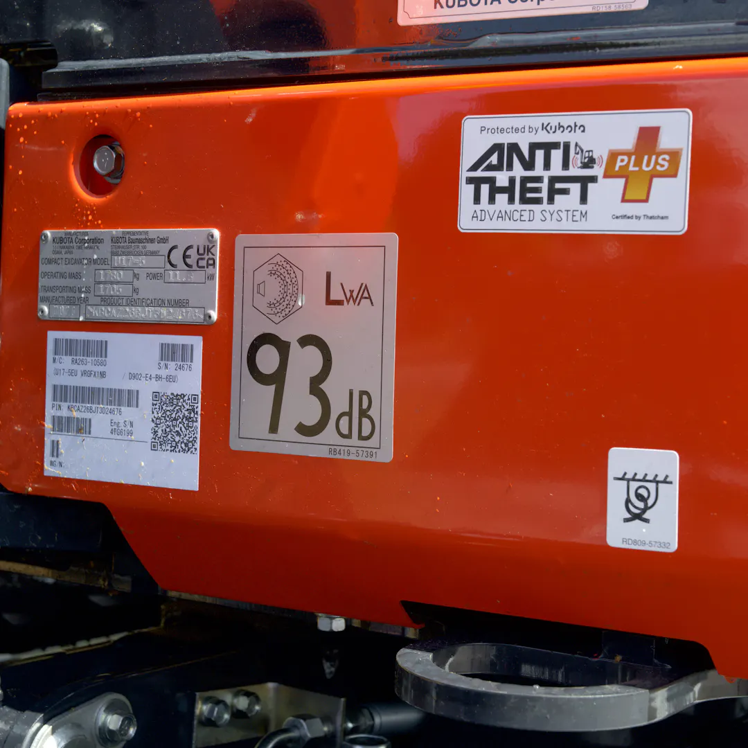 Kubota digger and trailer — view 4