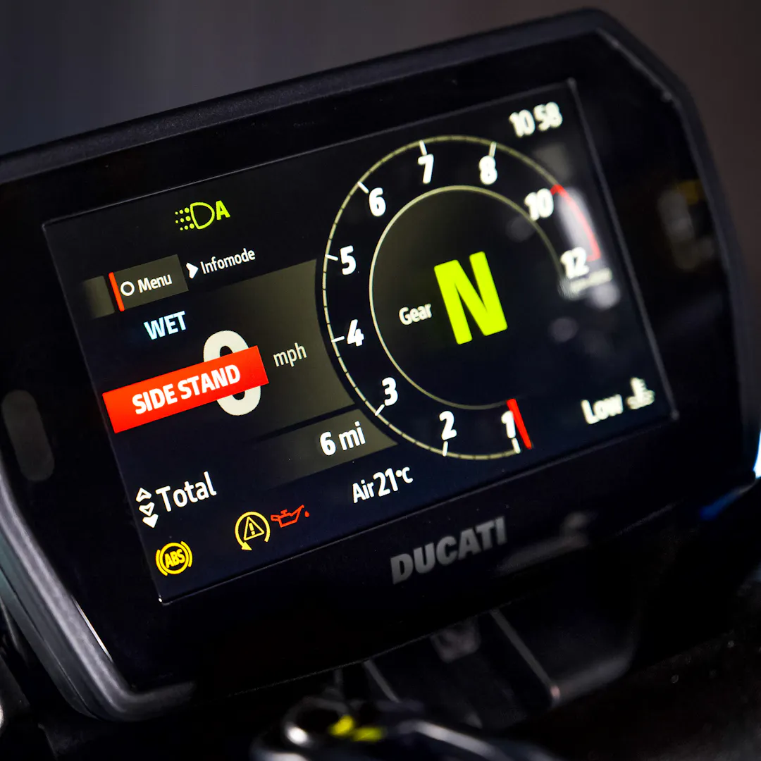 NEW 2026 DUCATI HYPERMOTARD V2 SP + £1,000 OR £12,000 — Ducati Hypermotard V2 - WB26SRV-530.JPG