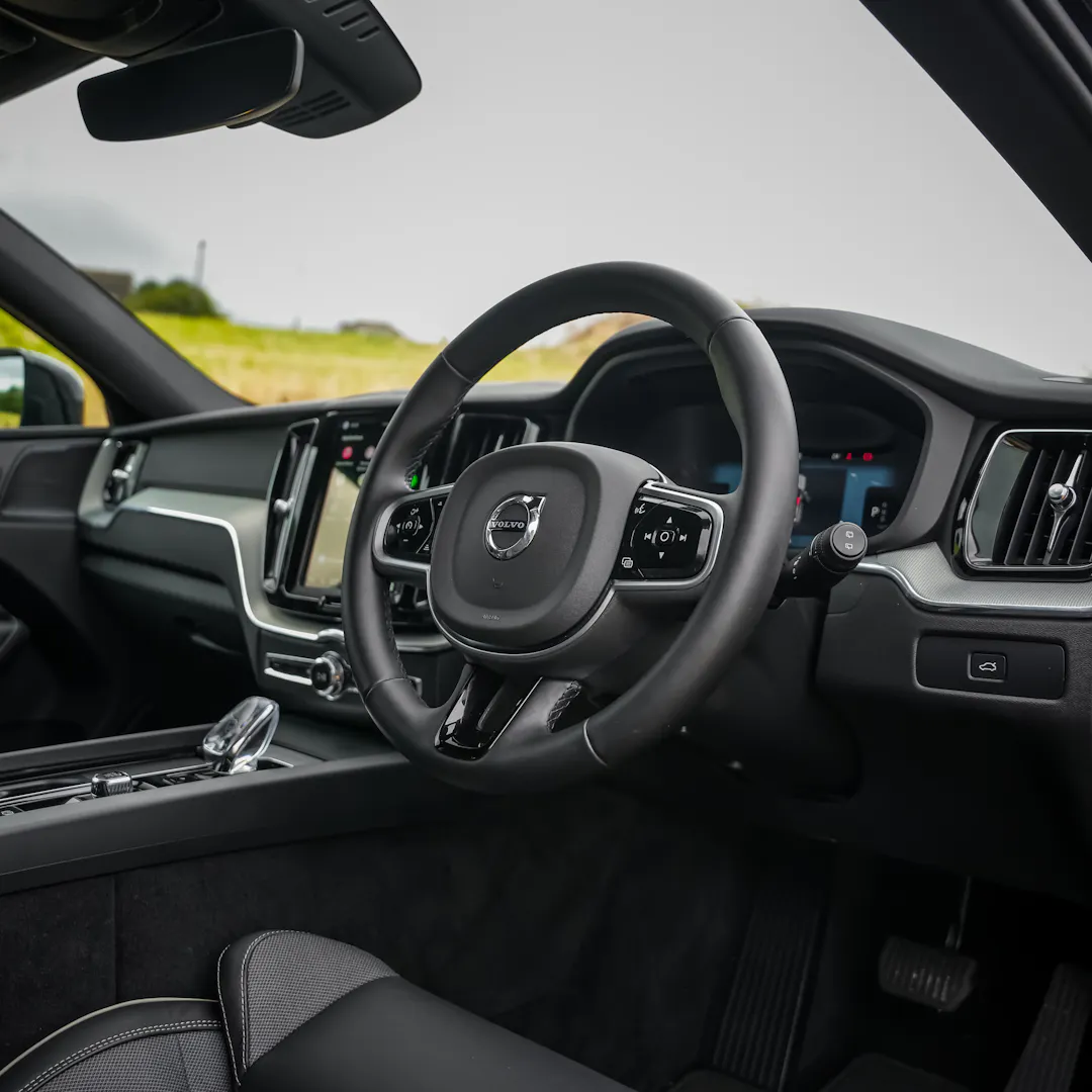 2025 VOLVO XC60 BLACK EDITION B5 AWD + £2,000