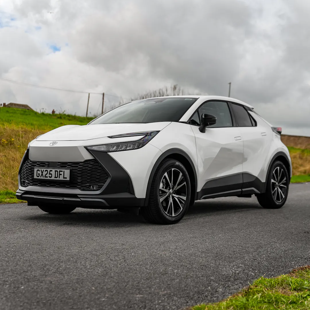 2025 TOYOTA C-HR Design SUV + £1,000