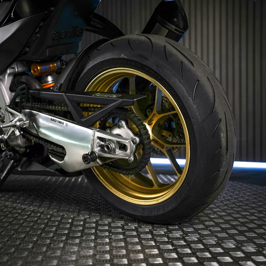 2023 APRILIA RSV4 1100 FACTORY + £1,000 gallery image