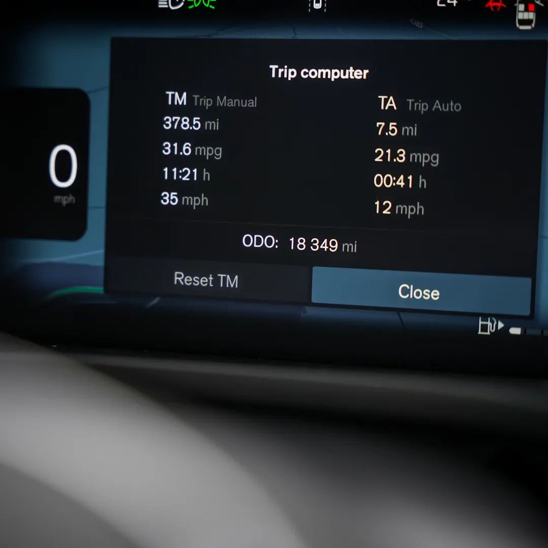 2025 VOLVO XC60 BLACK EDITION B5 AWD + £2,000