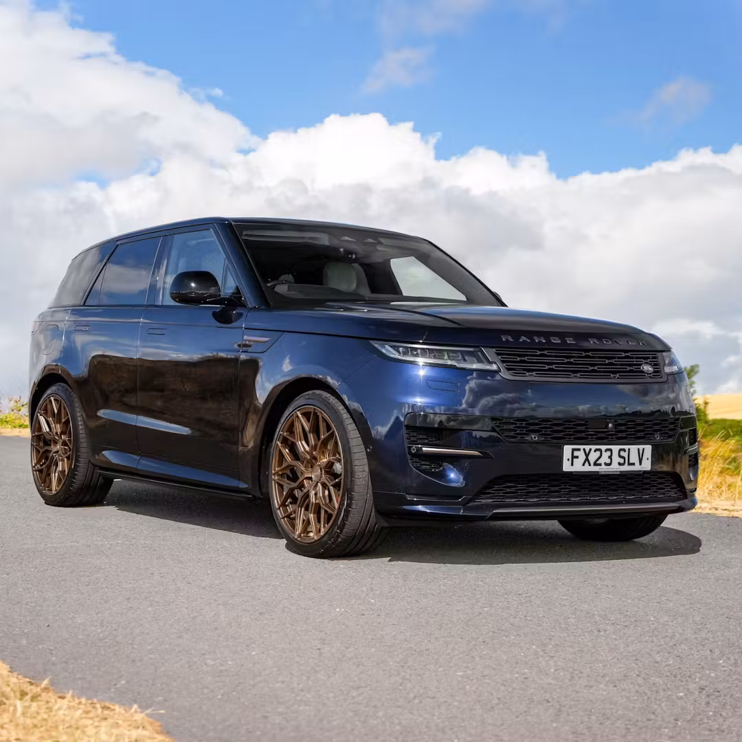 2023 RANGE ROVER SPORT D300 DYNAMIC SE + £5,000 OR £45,000 — Main - FX23SLV.JPG