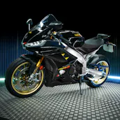 2023 APRILIA RSV4 1100 FACTORY + £1,000 gallery image